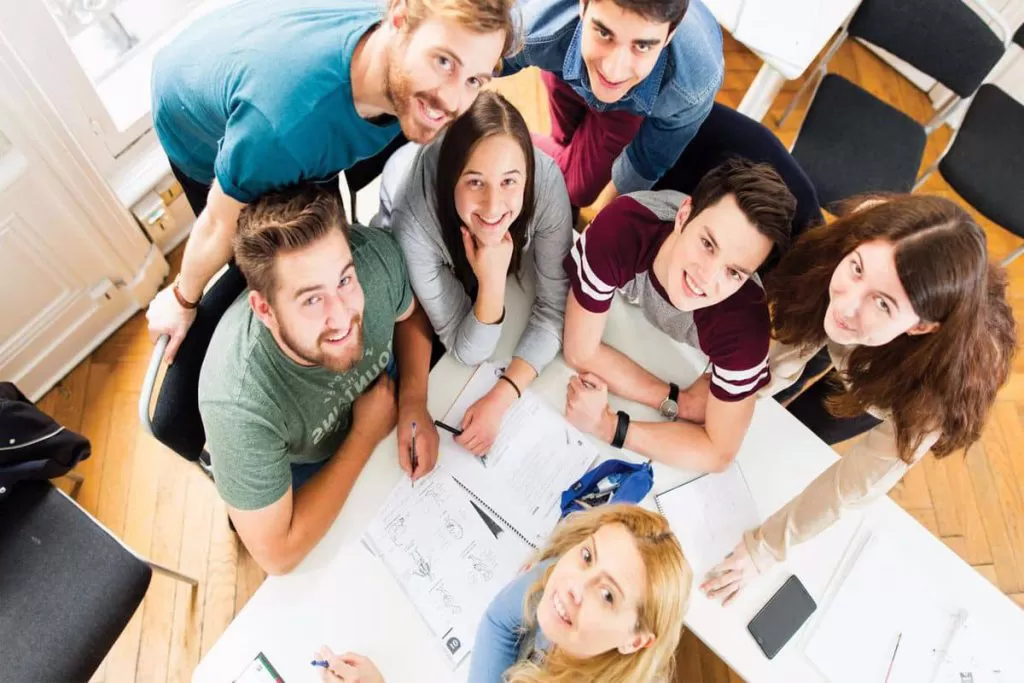 کلاس زبان فرانسه